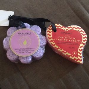 Spongelike bath sponges